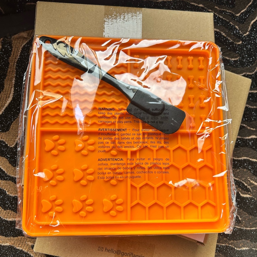 Gorilla Grip bundle of three lick mats with spatulas NIB